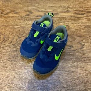 Nike downshifter tennis shoes